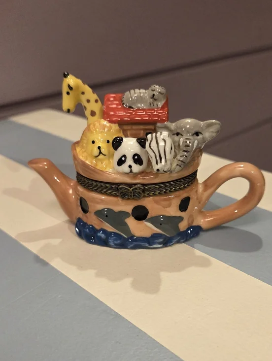 Noah's Ark Trinket Chest Teapot With Little Noah - Picture 2 of 7